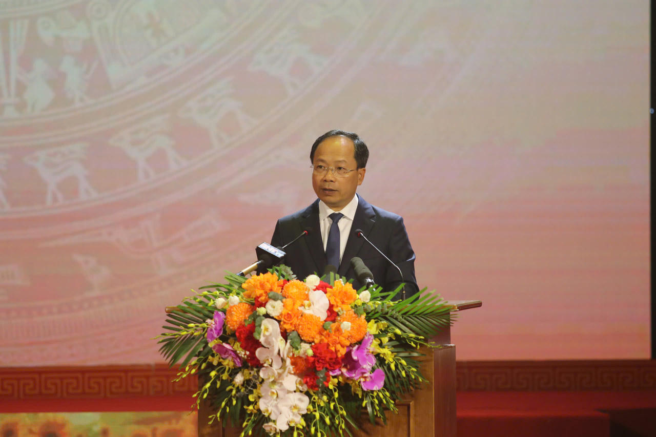 &Ocirc;ng Nguyễn Duy L&acirc;m - B&iacute; thư Tỉnh ủy H&agrave; Tĩnh tr&igrave;nh b&agrave;y diễn văn tại buổi lễ.