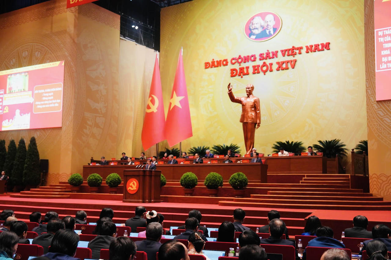 Đại hội XIV nhấn mạnh phải kết hợp h&agrave;i h&ograve;a giữa &ldquo;x&acirc;y&rdquo; v&agrave; &ldquo;chống&rdquo; trong bảo vệ nền tảng tư tưởng của Đảng. (Ảnh trong b&agrave;i: V&acirc;n Anh)