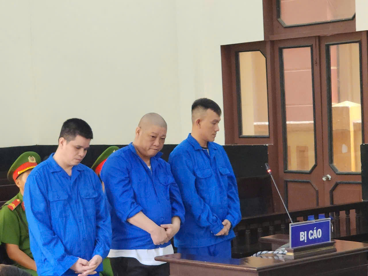 C&aacute;c bị c&aacute;o tại phi&ecirc;n t&ograve;a