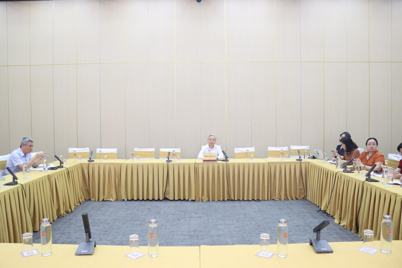 Phổ biến, quán triệt và triển khai thực hiện các văn kiện, nghị quyết về công tác kiểm tra, giám sát, kỷ luật của Đảng