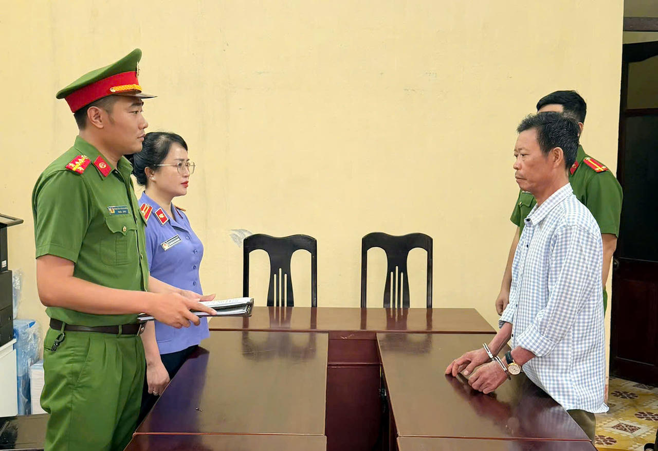 Đối tượng Nguyễn Mạnh H&ugrave;ng.