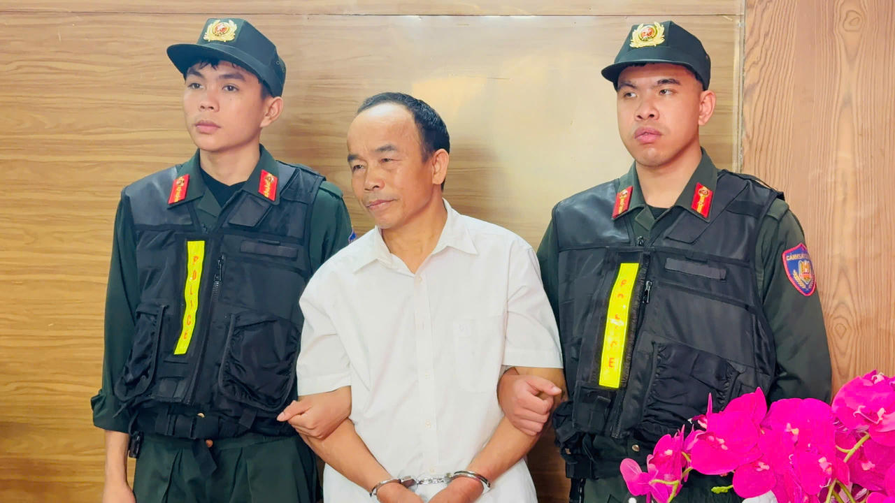 Đối tượng Đinh Văn H&ograve;a.