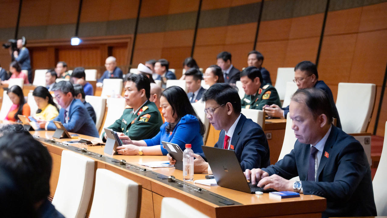 Bộ trưởng Bộ Tư ph&aacute;p Ho&agrave;ng Thanh T&ugrave;ng c&ugrave;ng c&aacute;c đại biểu dự phi&ecirc;n bế mạc.