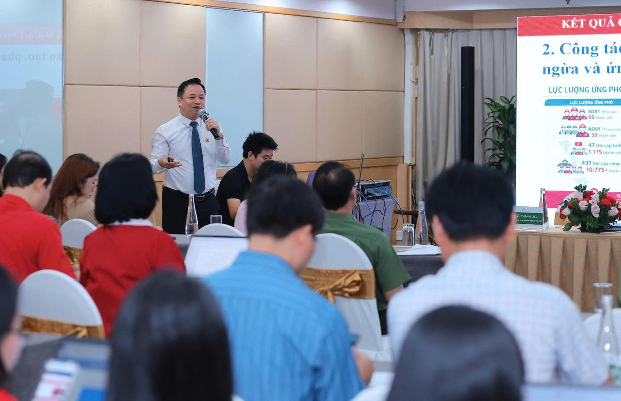 C&aacute;c đại biểu trao đổi tại Hội nghị.