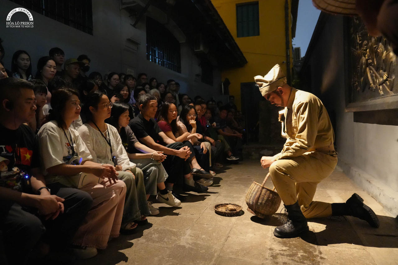 Di t&iacute;ch Nh&agrave; t&ugrave; Hỏa L&ograve; l&agrave; một điểm đến đem lại nhiều cung bậc cảm x&uacute;c cho du kh&aacute;ch. (Nguồn: Di t&iacute;ch Nh&agrave; t&ugrave; Hỏa L&ograve;)