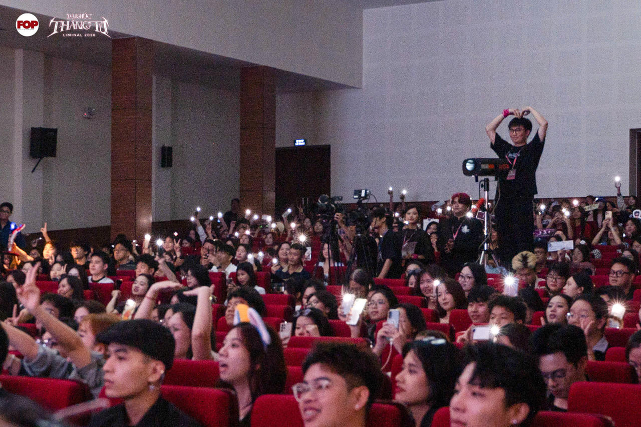 Đ&ocirc;ng đảo kh&aacute;n giả h&ograve;a m&igrave;nh v&agrave;o kh&ocirc;ng kh&iacute; s&ocirc;i động của đ&ecirc;m nhạc. (Ảnh: BTC)