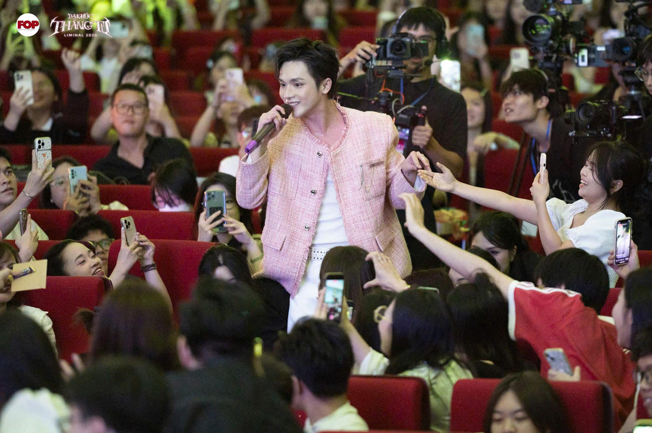 Anh bờ vai&rdquo; Vương B&igrave;nh khuấy động s&acirc;n khấu với m&agrave;n tr&igrave;nh diễn đầy cảm x&uacute;c. (Ảnh: BTC)