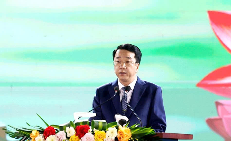 &Ocirc;ng Nguyễn Thanh B&igrave;nh, Ph&oacute; B&iacute; thư Tỉnh ủy, Chủ tịch UBND tỉnh ph&aacute;t biểu khai mạc Lễ hội.