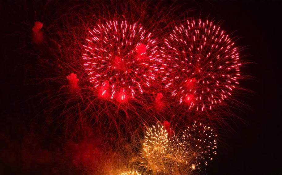 M&agrave;n bắn ph&aacute;o hoa ch&agrave;o mừng Lễ hội Hoa Lư năm 2026.