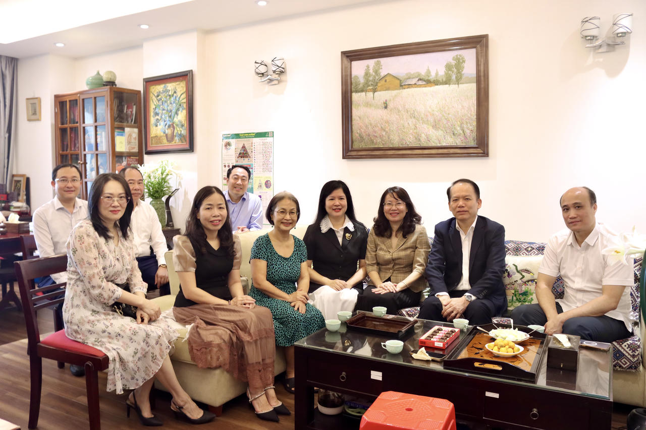 Bộ trưởng Bộ Tư pháp Hoàng Thanh Tùng thăm các nguyên lãnh đạo ngành