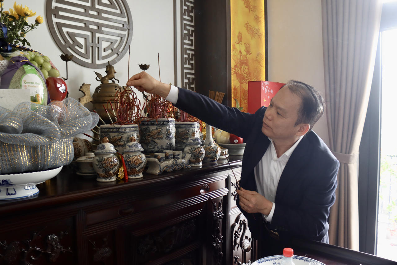 Bộ trưởng Bộ Tư pháp Hoàng Thanh Tùng thăm các nguyên lãnh đạo ngành