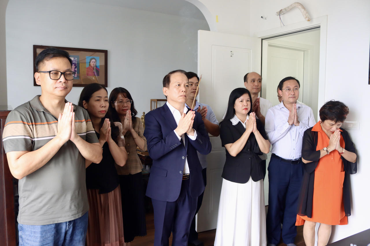 Bộ trưởng Bộ Tư pháp Hoàng Thanh Tùng thăm các nguyên lãnh đạo ngành