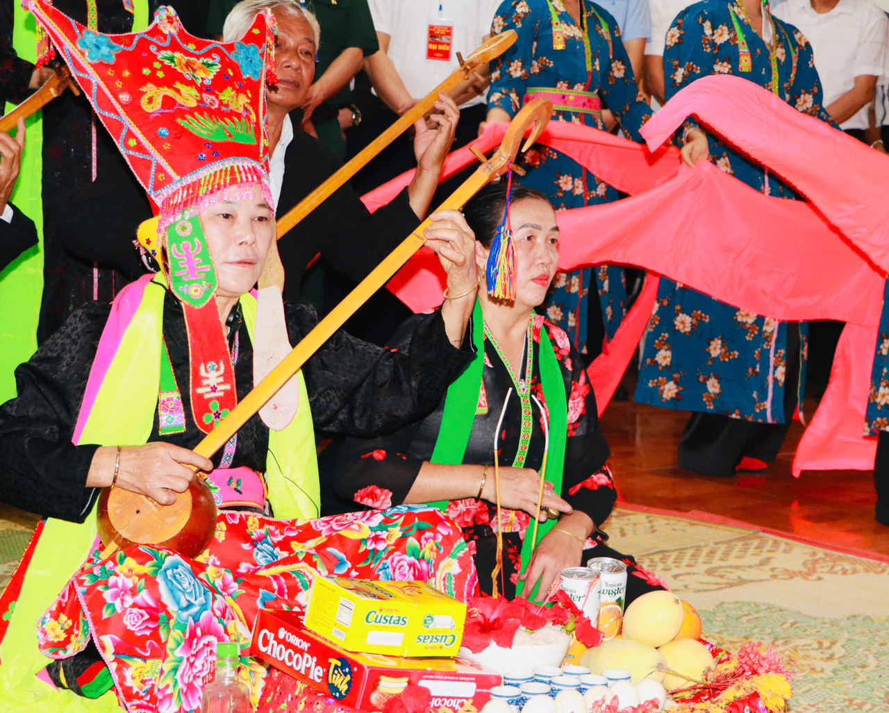 B&agrave; Then thực hiện nghi&nbsp;thức c&uacute;ng.