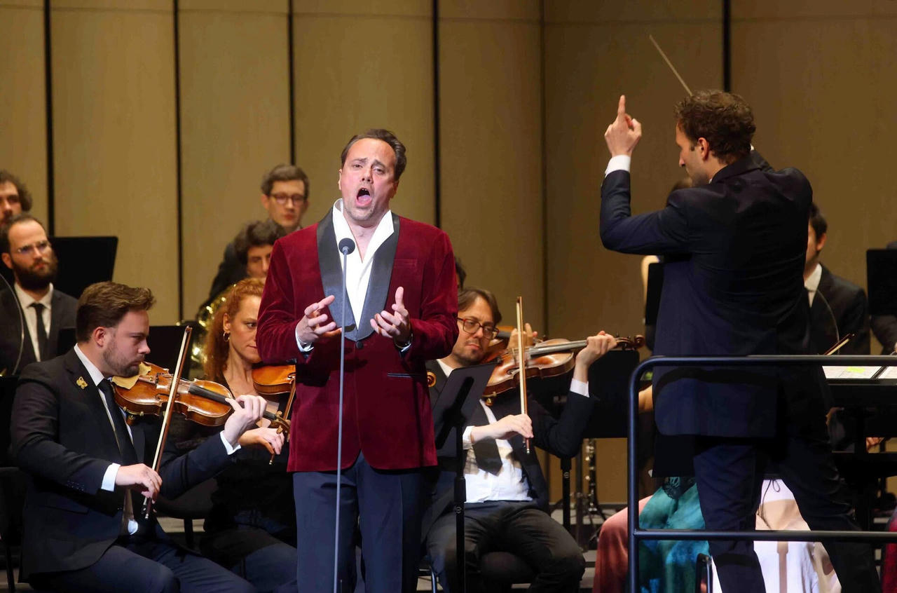 Chương tr&igrave;nh cuốn người nghe đi qua những cung bậc cảm x&uacute;c vừa l&atilde;ng mạn, vừa rực rỡ với những đặc trưng văn h&oacute;a, nghệ thuật Ph&aacute;p (Ảnh: Phạm Ki&ecirc;n).