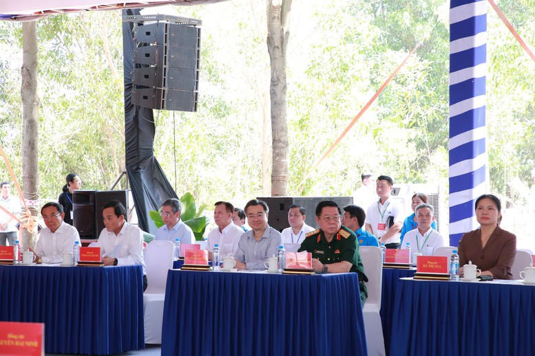 Tổng B&iacute; thư, Chủ tịch nước T&ocirc; L&acirc;m thăm, gặp gỡ, động vi&ecirc;n c&ocirc;ng nh&acirc;n, người lao động ở TPHCM- Ảnh 5.