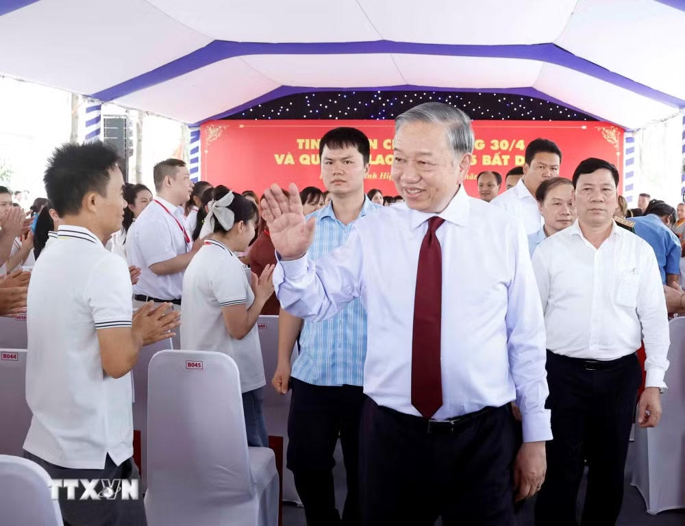 Tổng B&iacute; thư, Chủ tịch nước T&ocirc; L&acirc;m thăm, gặp gỡ, động vi&ecirc;n c&ocirc;ng nh&acirc;n, người lao động ở TPHCM- Ảnh 3.
