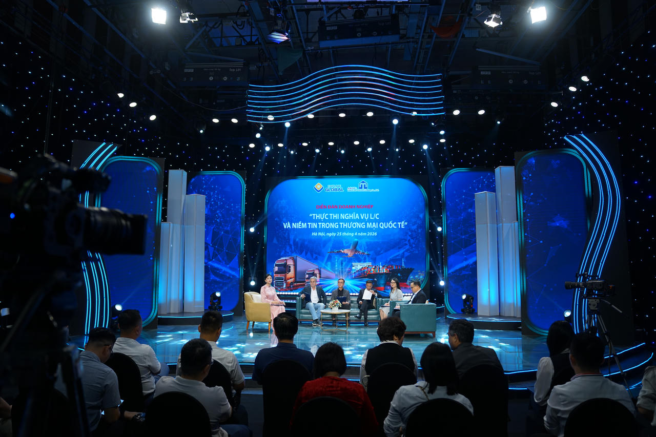Tọa đ&agrave;m &ldquo;Thực thi nghĩa vụ L/C: Niềm tin trong thương mại quốc tế&rdquo; thu h&uacute;t nhiều chuy&ecirc;n gia thương mại quốc tế từ c&aacute;c lĩnh vực t&agrave;i ch&iacute;nh, ph&aacute;p chế, xuất nhập khẩu v&agrave; c&aacute;c cơ quan b&aacute;o ch&iacute; tham dự