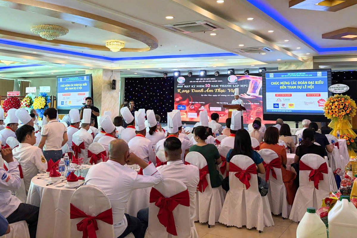 Vietcoco v&agrave; li&ecirc;n chi hội đầu bếp ĐBSCL c&ugrave;ng x&aacute;c lập kỷ lục 'Bản đồ x&ocirc;i nước cốt dừa lớn nhất Việt Nam'