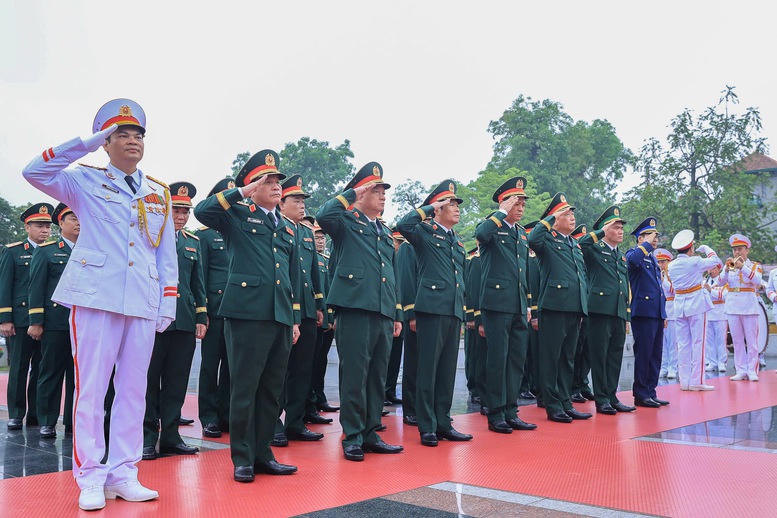 L&atilde;nh đạo Đảng, Nh&agrave; nước v&agrave;o Lăng viếng Chủ tịch Hồ Ch&iacute; Minh nh&acirc;n kỷ niệm 51 năm Ng&agrave;y giải ph&oacute;ng miền Nam, thống nhất đất nước- Ảnh 7.