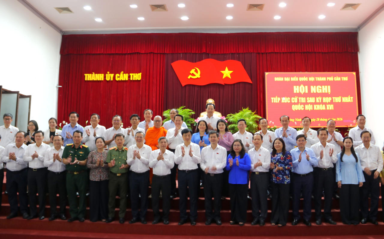 L&atilde;nh đạo chụp h&igrave;nh lưu niệm