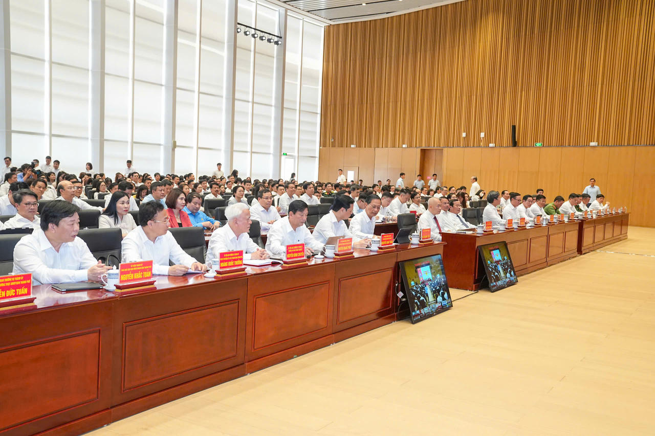 C&aacute;c đại biểu dự buổi tiếp x&uacute;c cử tri.