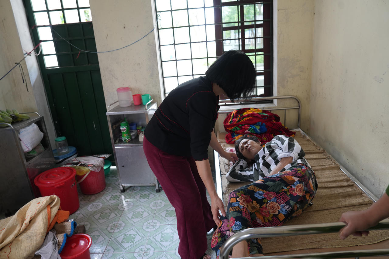 Thứ trưởng Bộ Tư pháp Đặng Hoàng Oanh kiểm tra công tác đặc xá tại Trại giam Phú Sơn 4