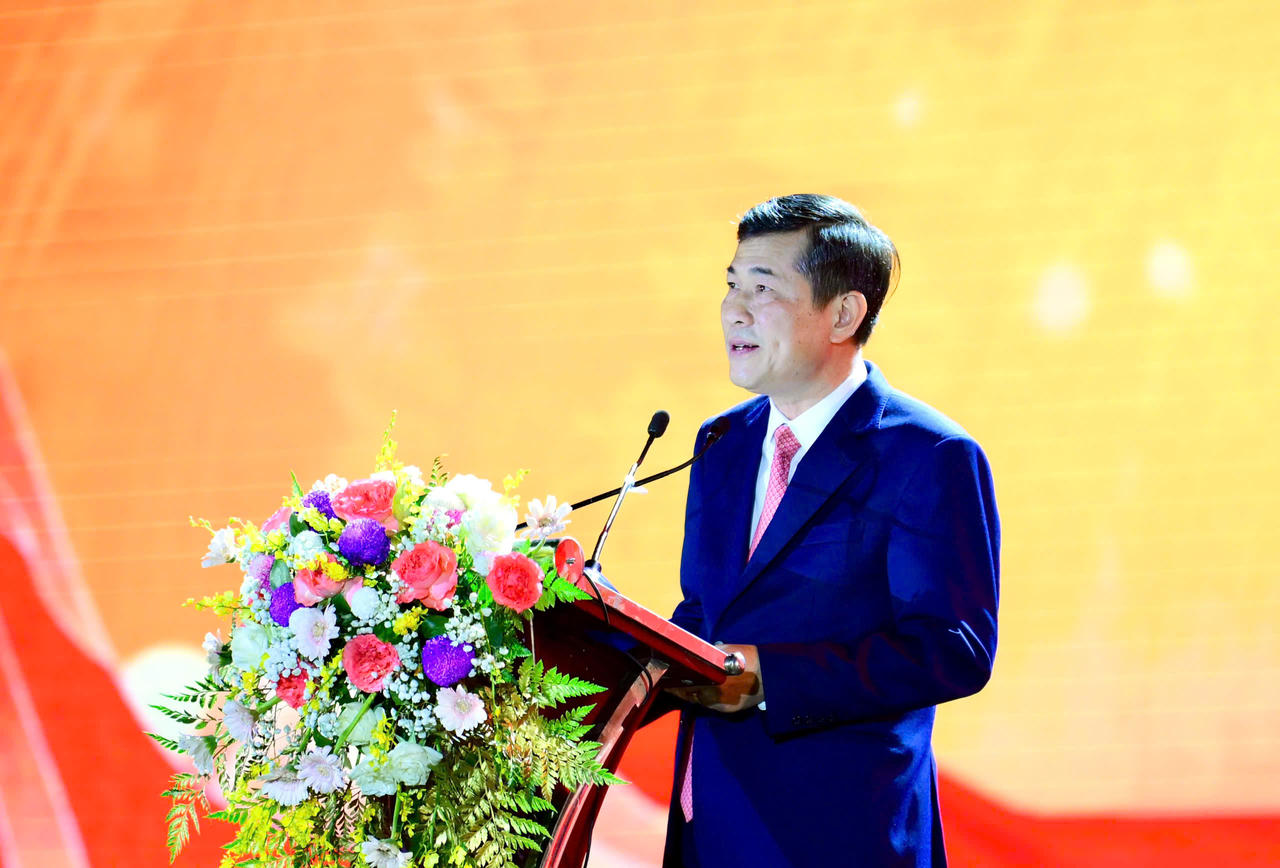 Ph&oacute; Chủ tịch UBND tỉnh Nghệ An Th&aacute;i Văn Th&agrave;nh ph&aacute;t biểu tại buổi lễ. Ảnh: V&otilde; Kh&aacute;nh