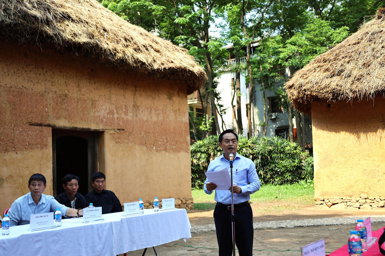 PGS.TS. L&ecirc; Hải Đăng, Gi&aacute;m đốc Bảo t&agrave;ng D&acirc;n tộc học Việt Nam ph&aacute;t biểu tại tọa đ&agrave;m.