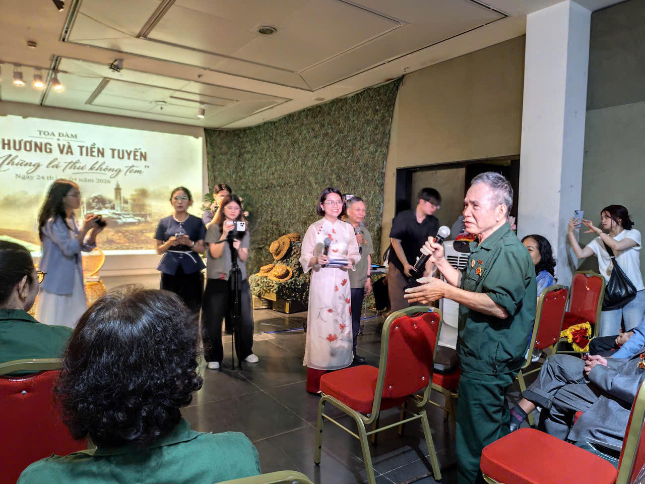 Tuổi t&aacute;c v&agrave; thời gian đ&atilde; khiến những người l&iacute;nh gi&agrave; đồng đội của &ocirc;ng Thuần qu&ecirc;n đi nhiều thứ. Nhưng t&ecirc;n của những người đồng đội đ&atilde; hy sinh th&igrave; kh&ocirc;ng bao giờ họ c&oacute; thể qu&ecirc;n.