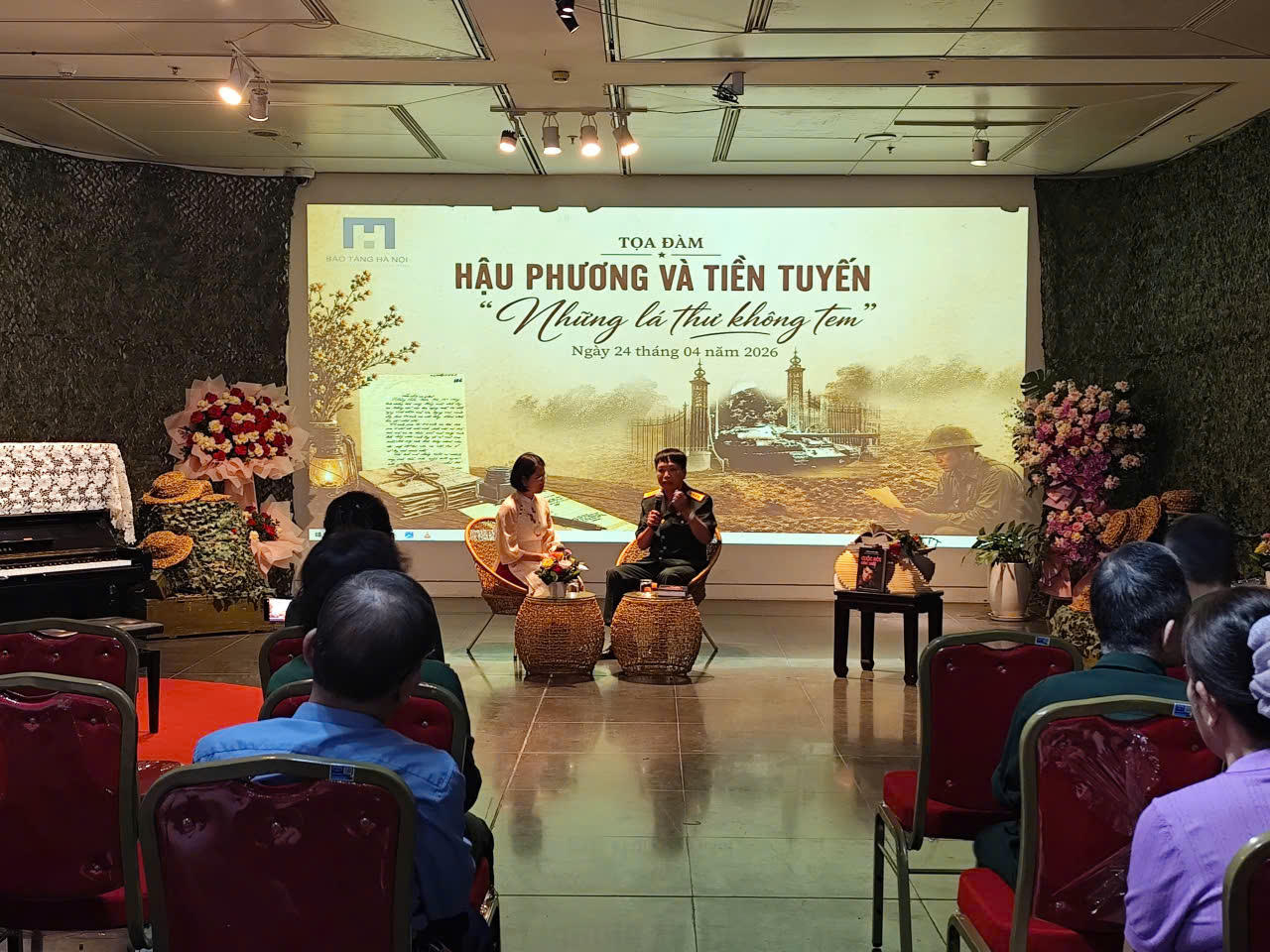 Đại t&aacute;, nh&agrave; văn, nh&agrave; b&aacute;o Đặng Vương Hưng chia sẻ tại chương tr&igrave;nh.