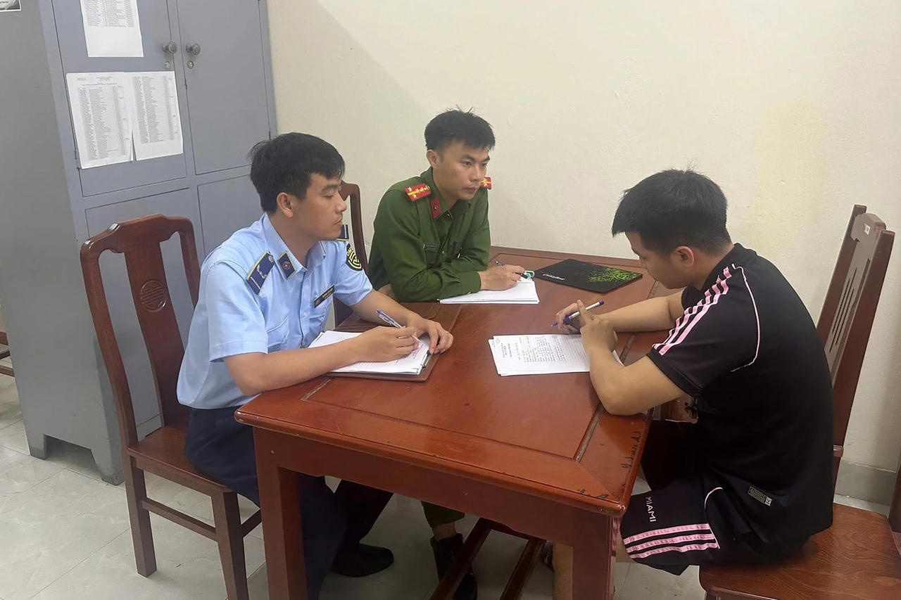 Lực lượng chức năng l&agrave;m việc với đối tượng N.T.T.