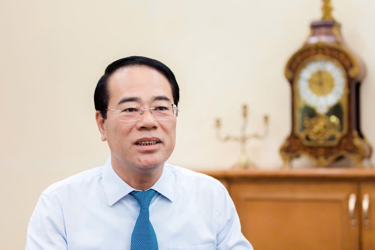 Cục trưởng Cục M&ocirc;i trường Tăng Thế Cường trao đổi với ph&oacute;ng vi&ecirc;n B&aacute;o Ph&aacute;p luật Việt Nam về giải ph&aacute;p n&acirc;ng cao hiệu lực thực thi ph&aacute;p luật m&ocirc;i trường trong giai đoạn ph&aacute;t triển mới.
