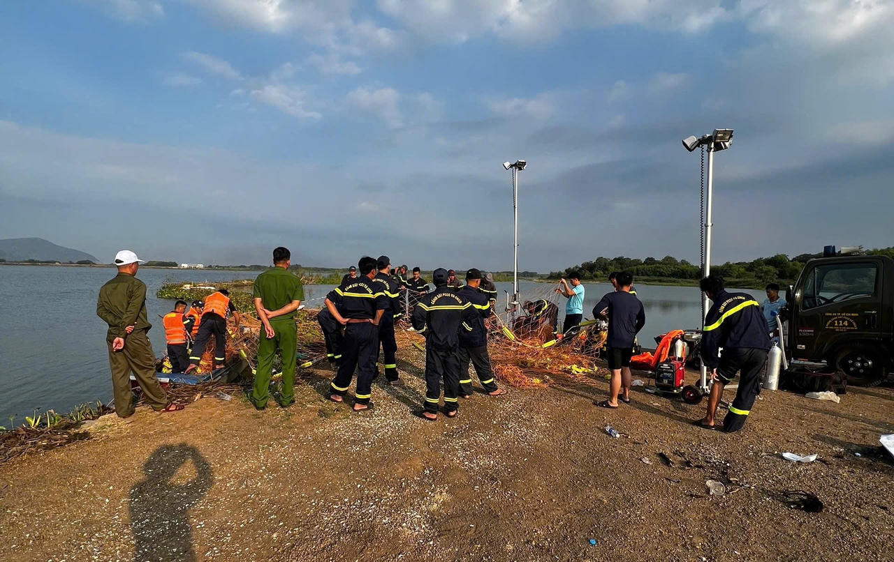 Lực lượng cảnh s&aacute;t PCCC&amp;amp;CHCN C&ocirc;ng an TP. Hồ Ch&iacute; Minh đ&atilde; nhanh ch&oacute;ng c&oacute; mặt ngay khi nhận được th&ocirc;ng tin vui việc.