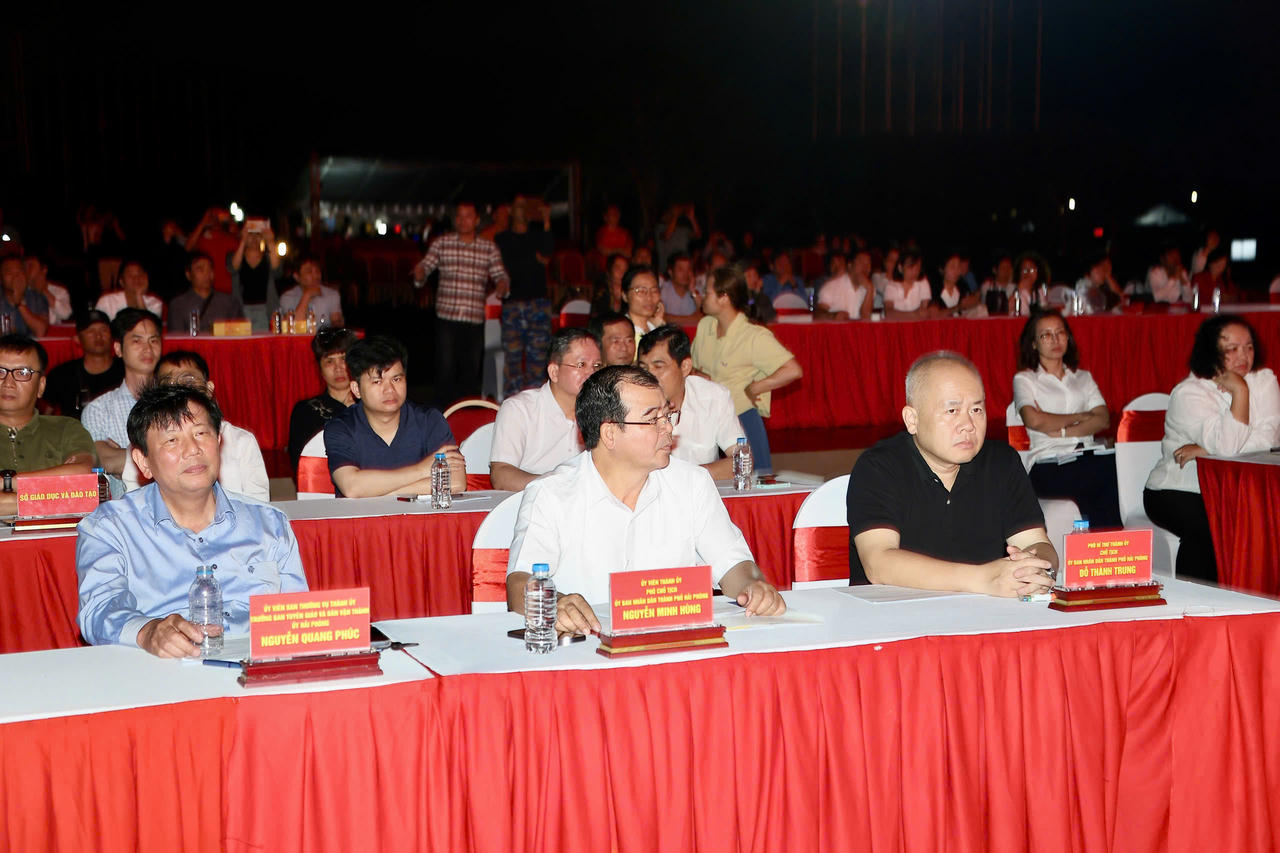 C&aacute;c đại biểu tham dự buổi sơ duyệt chương tr&igrave;nh nghệ thuật khai mạc Lễ hội Hoa Phượng Đỏ &ndash; Hải Ph&ograve;ng 2026.