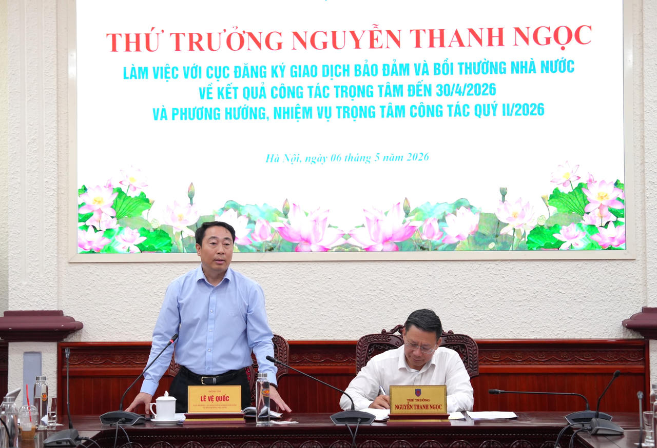Cục trưởng L&ecirc; Vệ Quốc ph&aacute;t biểu tại buổi l&agrave;m việc.