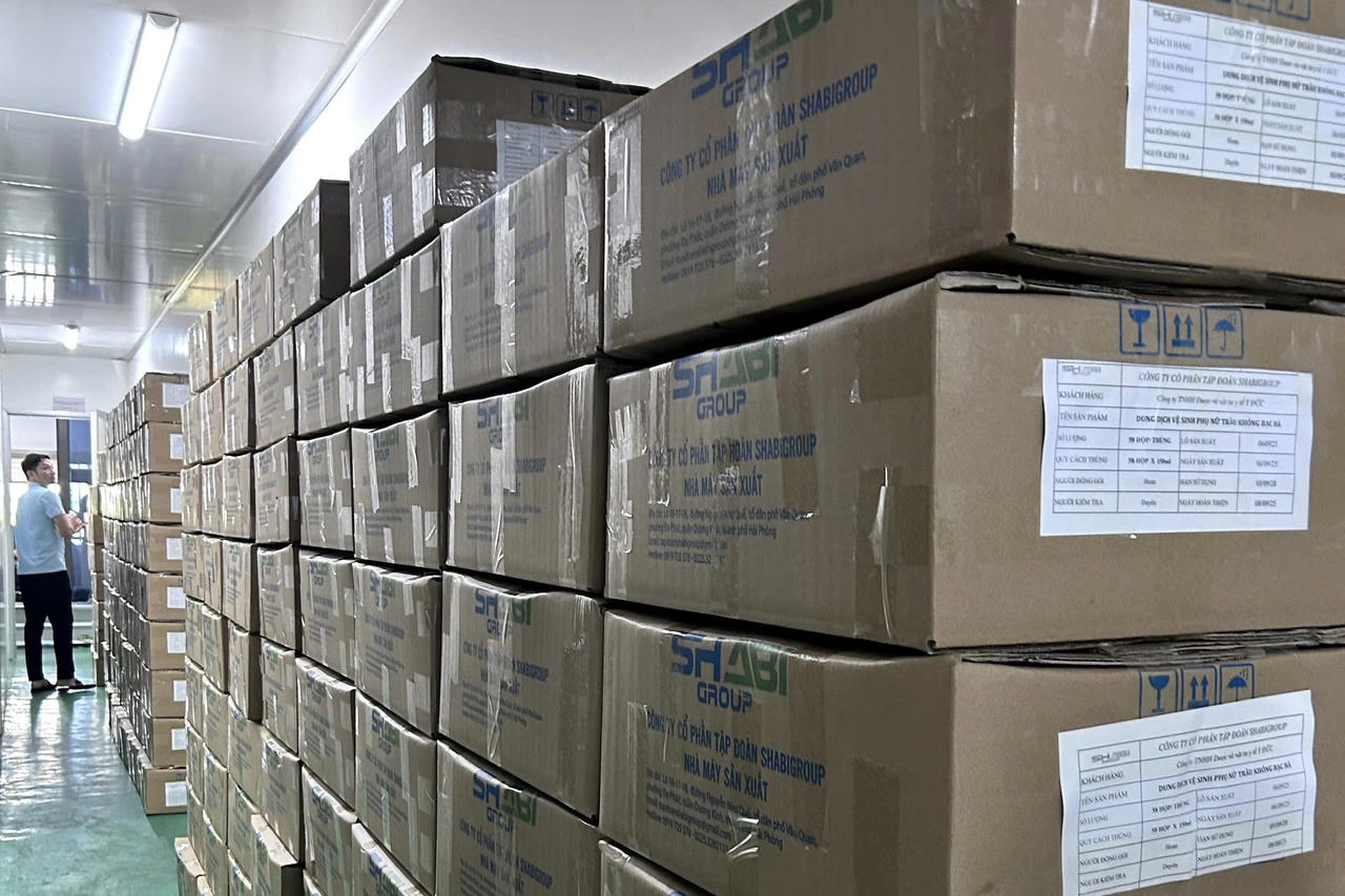 8.500 chai Dung dịch vệ sinh phụ nữ trầu kh&ocirc;ng bạc h&agrave; chuẩn bị đưa ra thị trường.