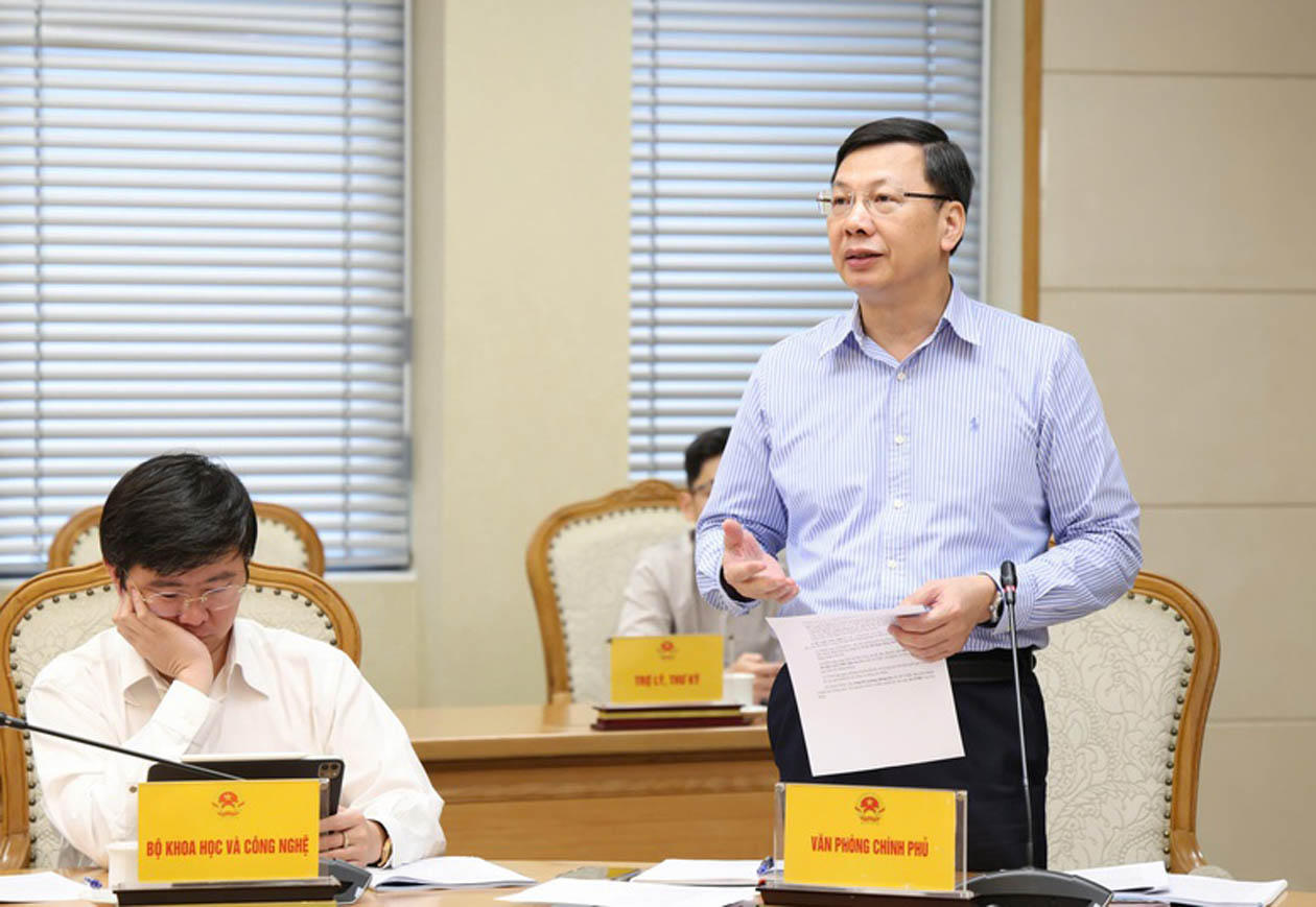 Ph&oacute; Chủ nhiệm VPCP Phạm Mạnh Cường ph&aacute;t biểu tại cuộc họp.