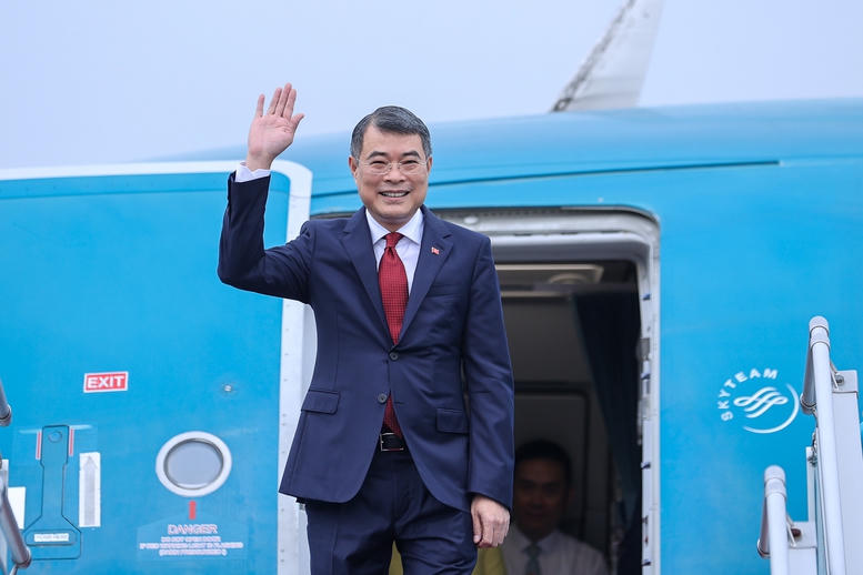 Thủ tướng Ch&iacute;nh phủ L&ecirc; Minh Hưng l&ecirc;n đường dự Hội nghị Cấp cao ASEAN- Ảnh 2.