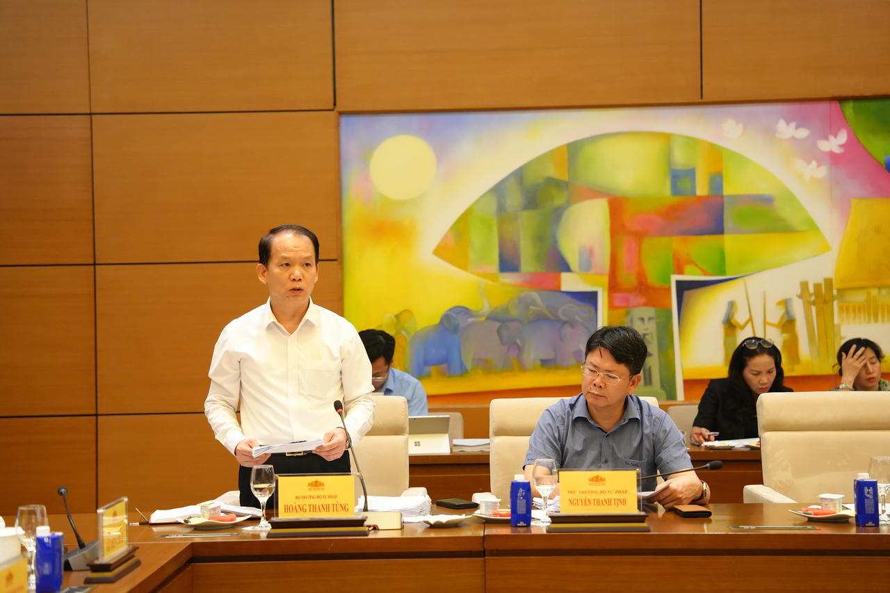 Bộ trưởng Bộ Tư ph&aacute;p Ho&agrave;ng Thanh T&ugrave;ng.