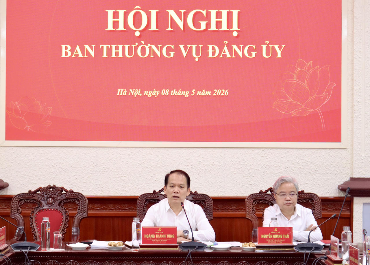 B&iacute; thư Đảng ủy, Bộ trưởng Bộ Tư ph&aacute;p Ho&agrave;ng Thanh T&ugrave;ng ph&aacute;t biểu tại hội nghị.