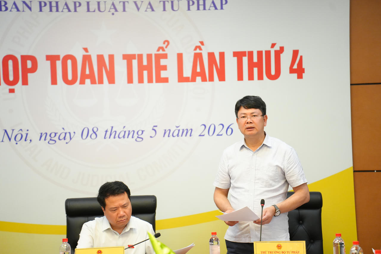 Thứ trưởng Bộ Tư ph&aacute;p Nguyễn Thanh Tịnh ph&aacute;t biểu tại Phi&ecirc;n họp.&nbsp;