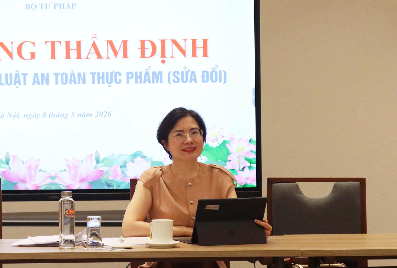 Cục trưởng Cục Ph&aacute;p luật h&igrave;nh sự - h&agrave;nh ch&iacute;nh v&agrave; Quản l&yacute; xử l&yacute; vi phạm h&agrave;nh ch&iacute;nh Nguyễn Thị Hạnh kết luận phi&ecirc;n họp.