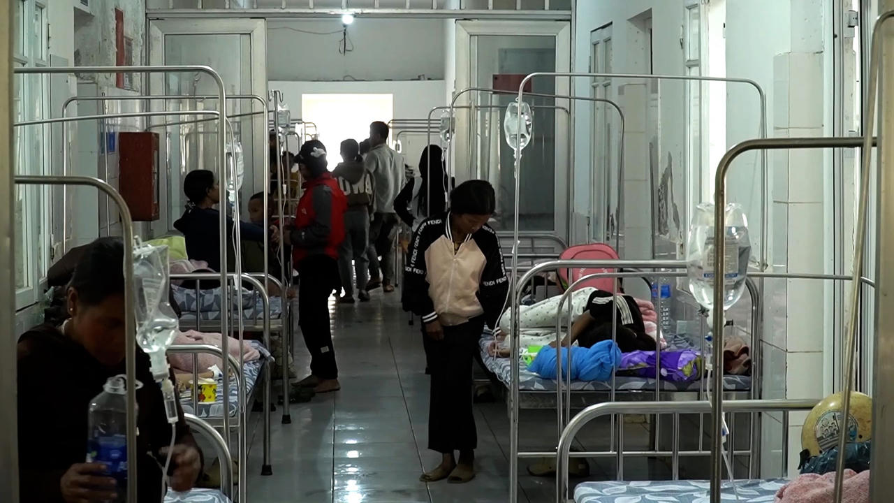 C&aacute;c bệnh nh&acirc;n được điều trị tại Bệnh viện Đa khoa khu vực Hướng H&oacute;a, li&ecirc;n quan vụ nghi ngộ độc thực phẩm xảy ra tại x&atilde; T&acirc;n Lập.