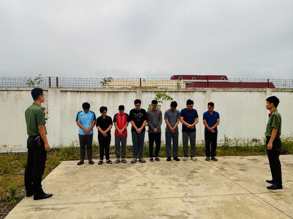 C&aacute;c đối tượng bị bắt giữ.