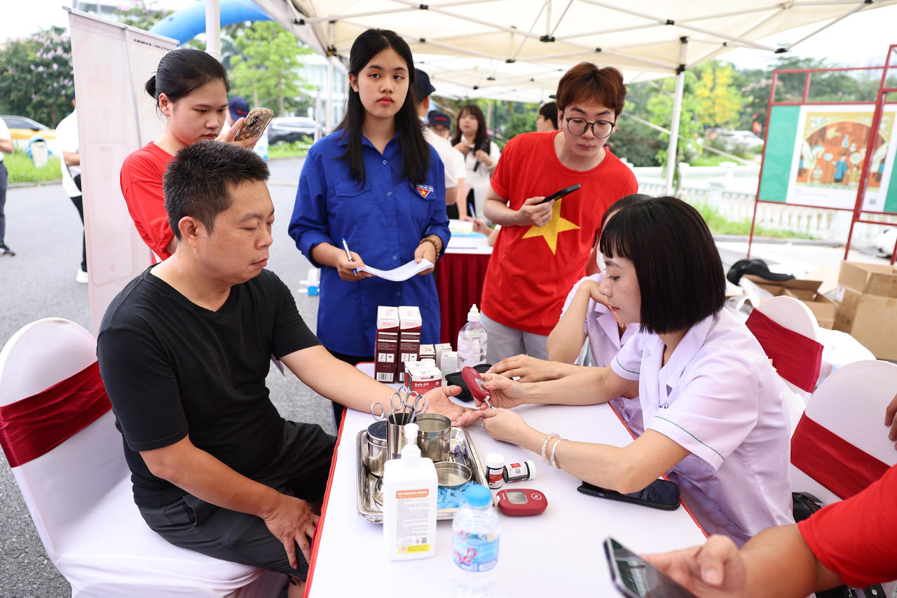 Mỗi bước ch&acirc;n h&ocirc;m nay l&agrave; một cam kết cho tr&aacute;i tim khỏe ng&agrave;y mai