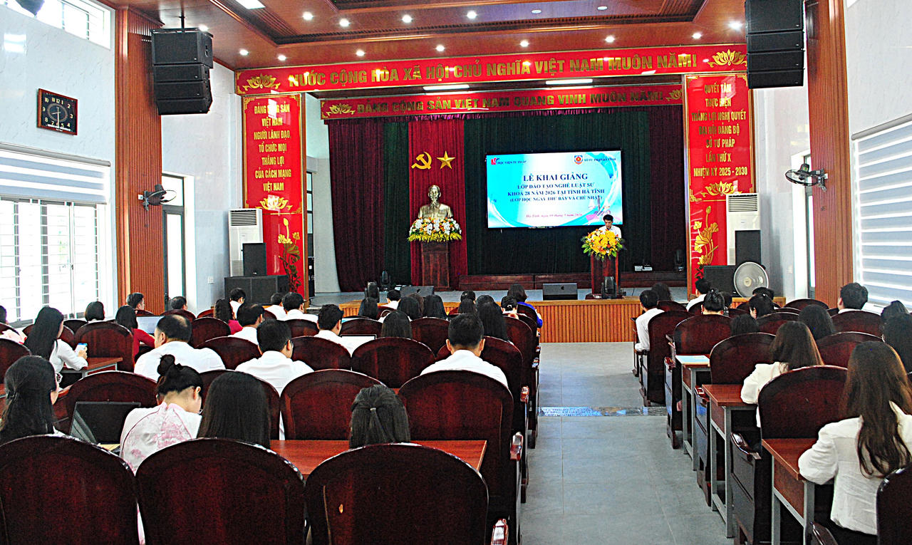 70 học vi&ecirc;n tham dự lễ khai giảng.