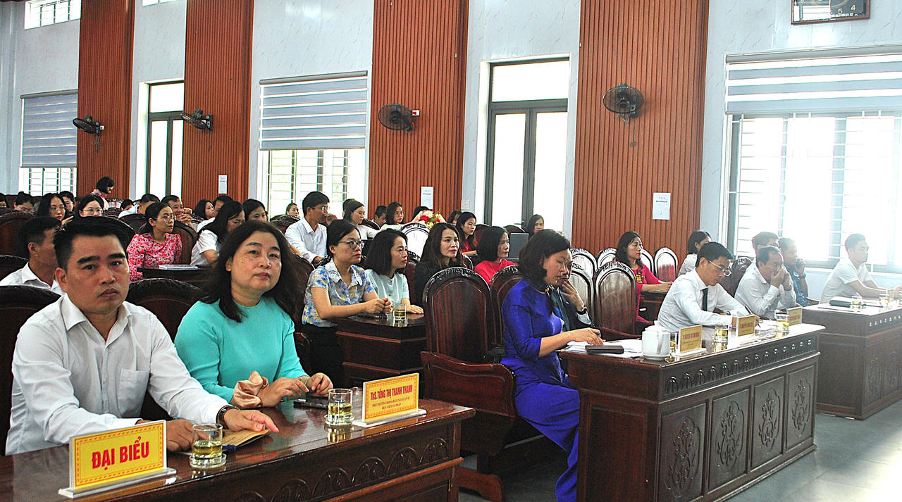 C&aacute;c đại biểu dự&nbsp;lễ khai giảng.