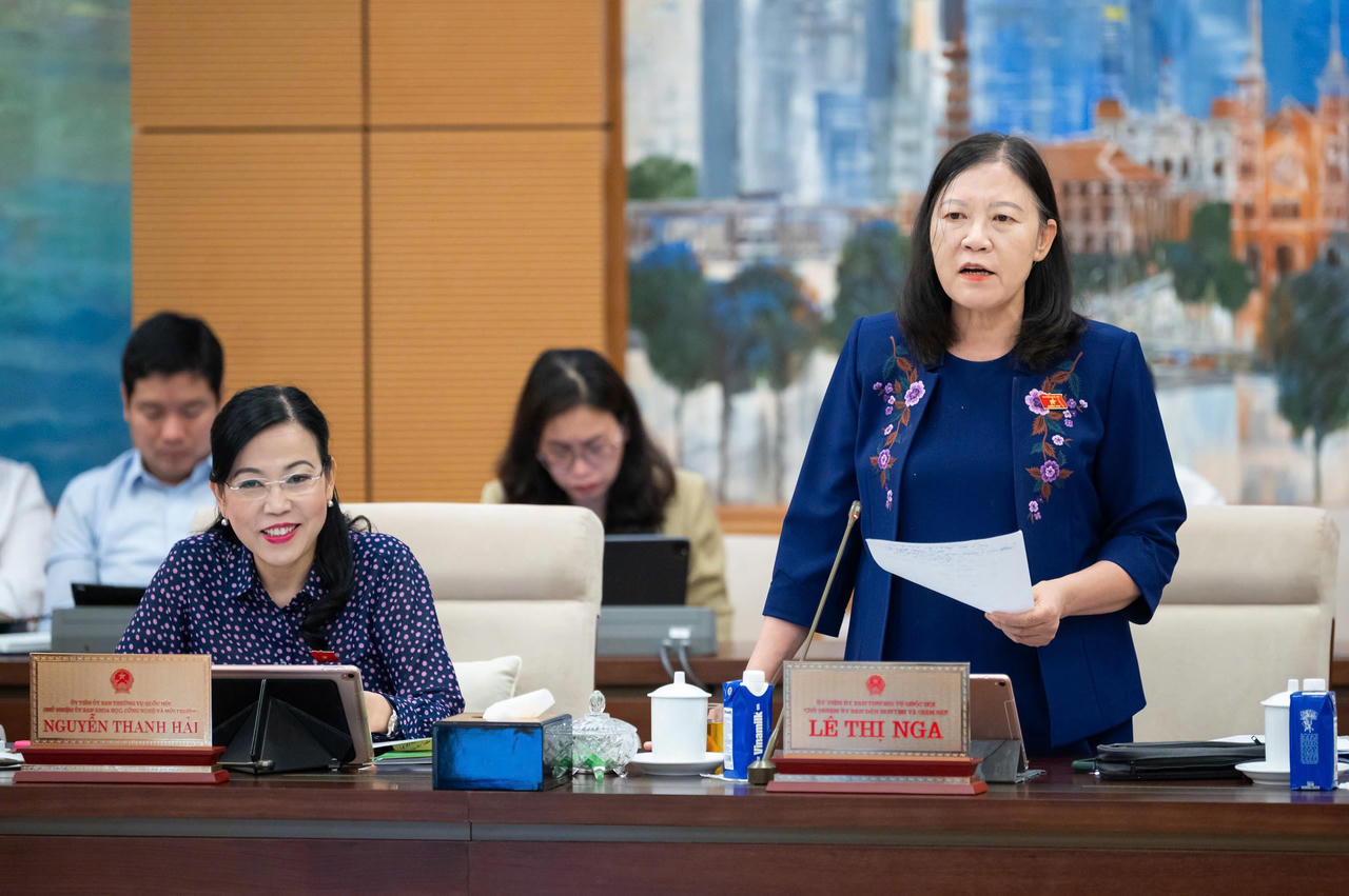 Chủ nhiệm Ủy ban D&acirc;n nguyện v&agrave; Gi&aacute;m s&aacute;t L&ecirc; Thị Nga.