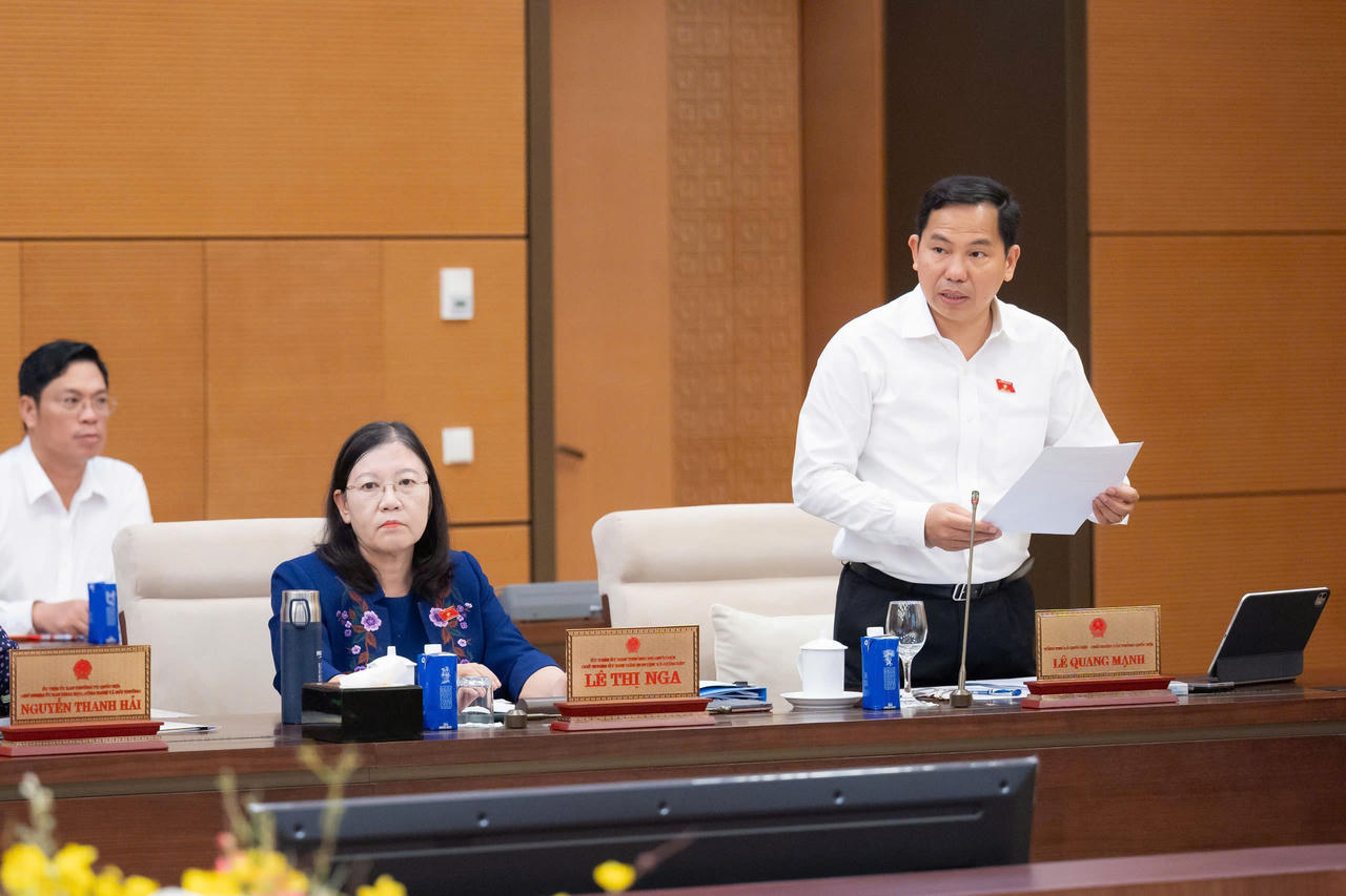 Tổng Thư k&yacute; QH, Chủ nhiệm Văn ph&ograve;ng QH L&ecirc; Quang Mạnh.