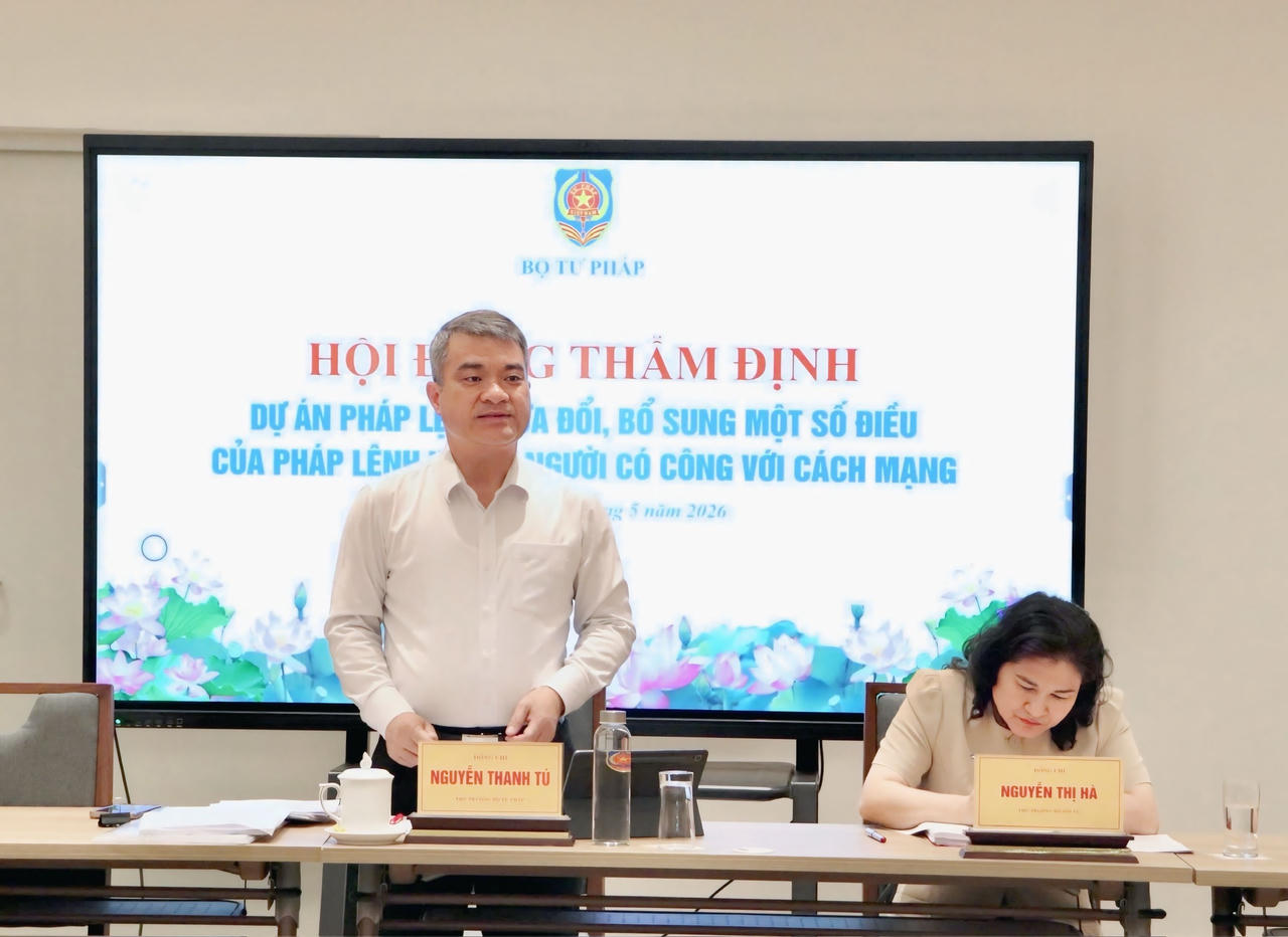 Thứ trưởng Bộ Tư ph&aacute;p Nguyễn Thanh T&uacute; ph&aacute;t biểu tại buổi họp Hội đồng thẩm định